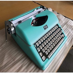 Royal Classic Manual Typewriter – Mint